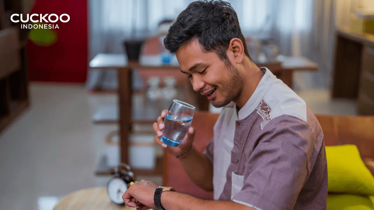 minum air putih saat puasa